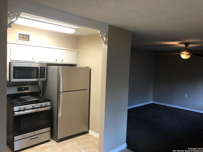 522 Altitude St San Antonio, TX 78227 photo 4