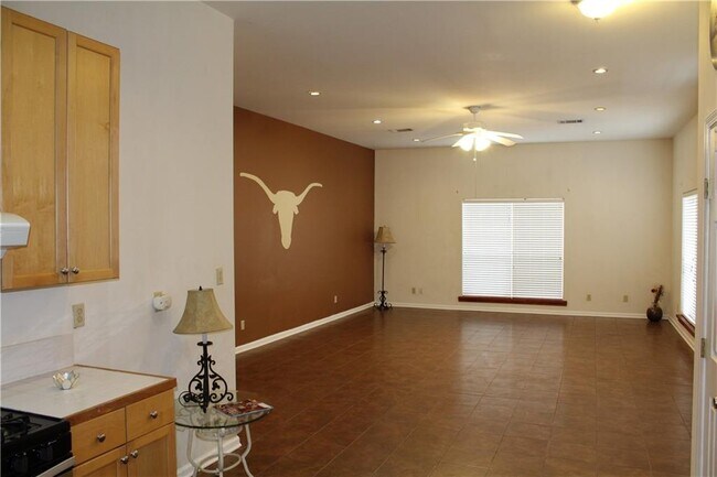 109 West 38th Street, Austin, TX 78705 photo 2