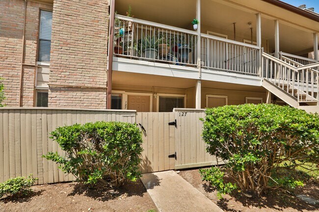 2100 Wilcrest Drive, Houston, TX 77042 photo 3