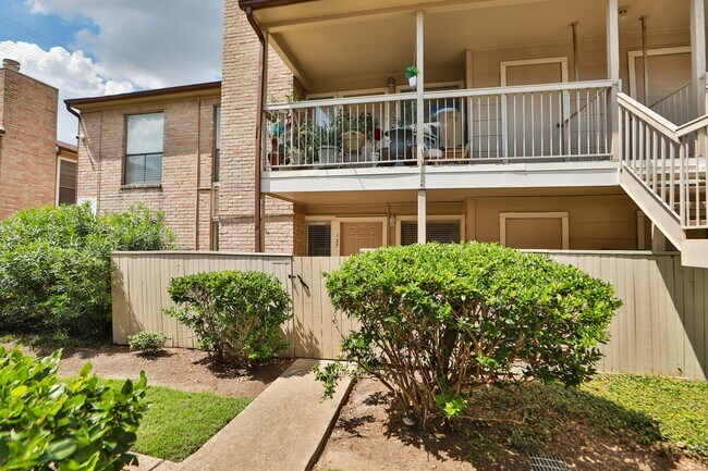 2100 Wilcrest Drive, Houston, TX 77042 photo 4