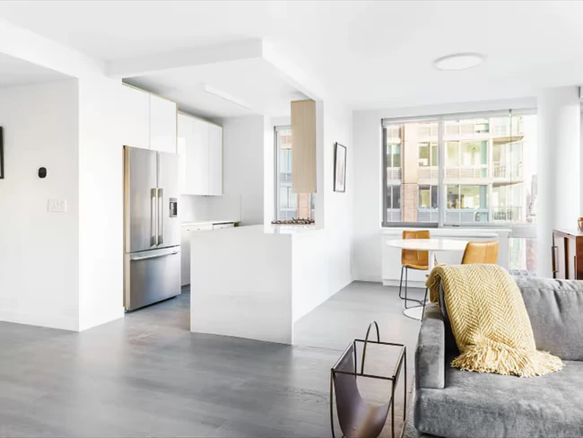 21 West End Ave New York, NY 10023 photo 4