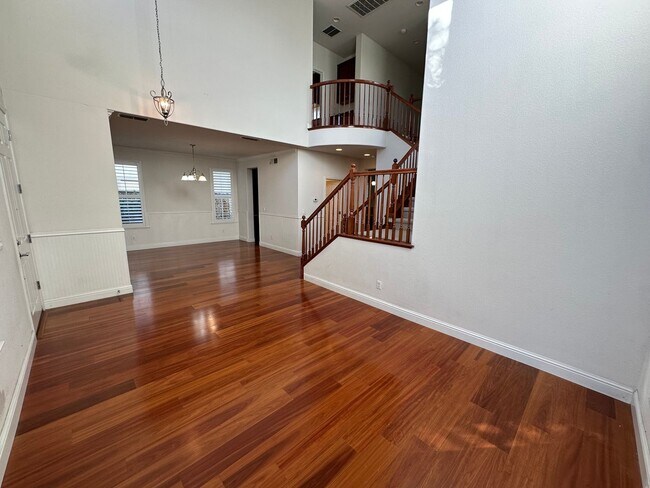 Beaitiful 4 Bedroom, 2.5 Bath Mountain House Home. photo 3