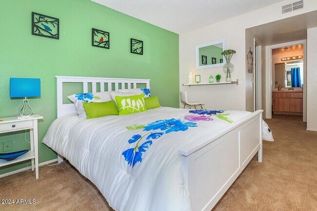 3040 E Shea Blvd Phoenix, AZ 85028 photo 5