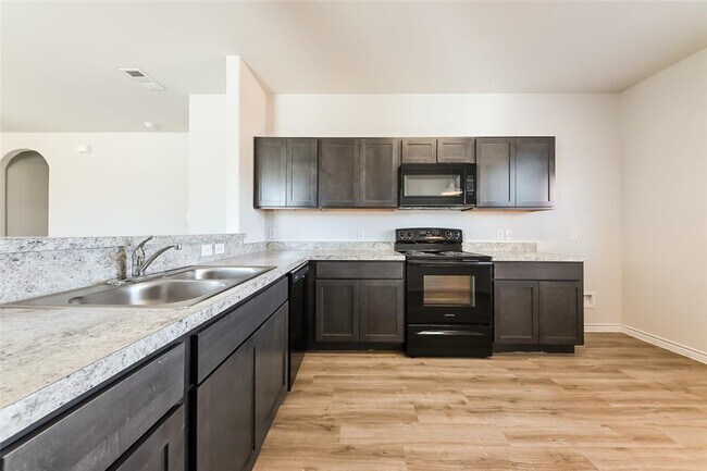 2804 Redhead Place, Ennis, TX 75119 photo 5
