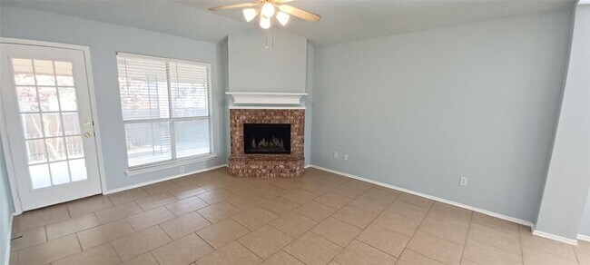2324 Corral Drive, Fort Worth, TX 76133 photo 3