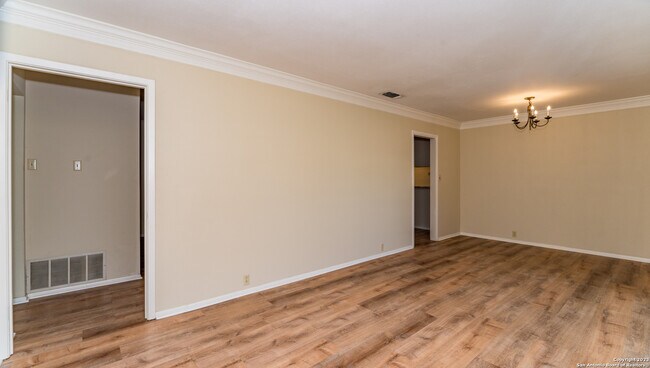 4146 Longvale Dr San Antonio, TX 78217 photo 4