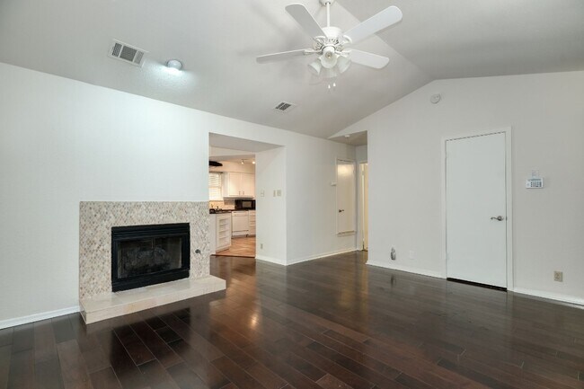 5701 Jamboree Ct Austin, TX 78731 photo 4