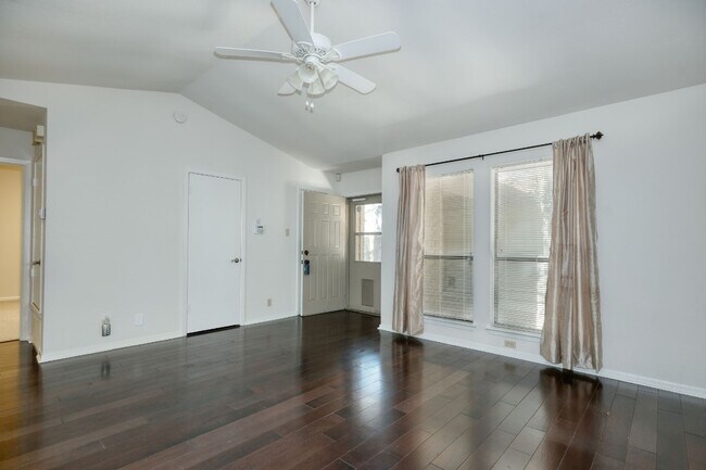 5701 Jamboree Ct Austin, TX 78731 photo 3