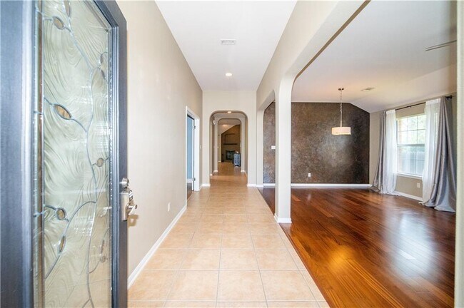 1100 St John Ct Pflugerville, TX 78660 photo 2
