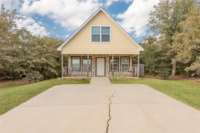 11006 Shady Oaks Drive, Runaway Bay, TX 76426 photo 2