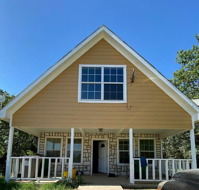 11006 Shady Oaks Drive, Runaway Bay, TX 76426 photo 3
