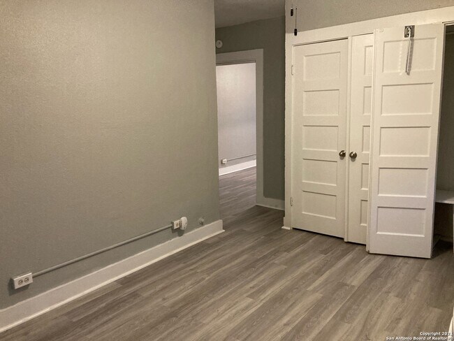 217 Lotus Ave San Antonio, TX 78210 photo 2