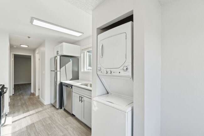 Spinnaker Apartments photo 4
