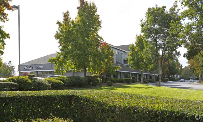 Cezanne Apartments photo 2