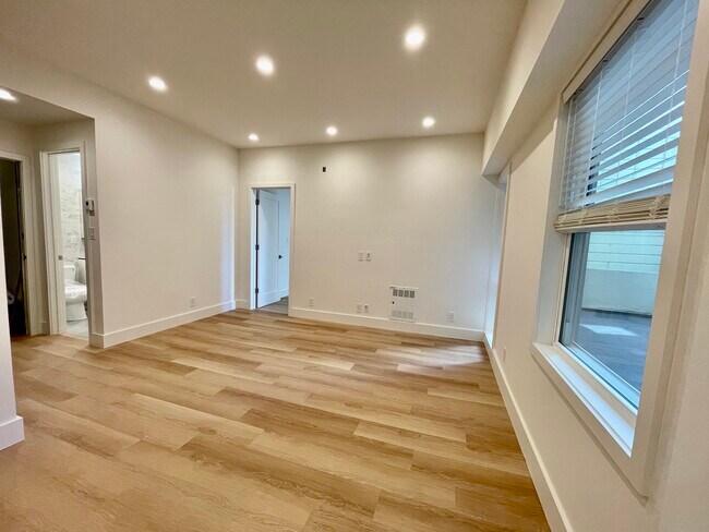 1740 Broadway Street, San Francisco, CA 94109 photo 3