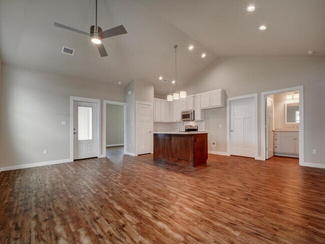 240 Rose Drive, Dripping Springs, TX 78620 photo 5