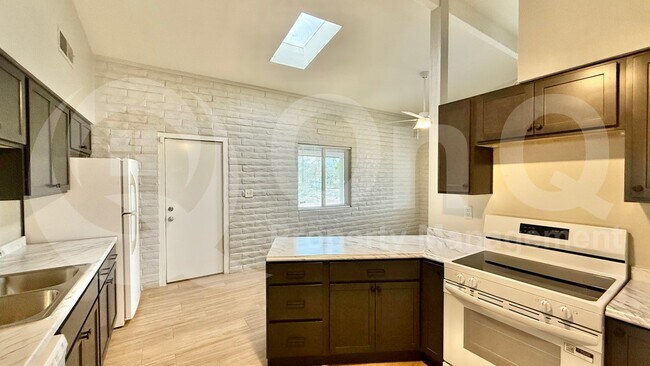 1251 E Loma Vista Dr Tempe, AZ 85282 photo 5