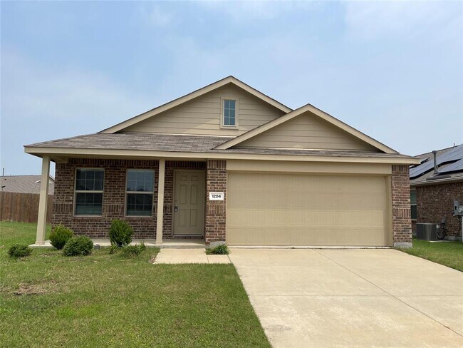 1204 Lady Bird St Ennis, TX 75119 photo 2