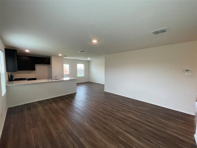 1204 Lady Bird St Ennis, TX 75119 photo 5