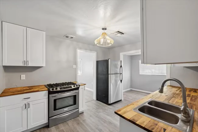 327 N 16th Ave Phoenix, AZ 85007 photo 3
