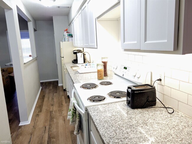 1106 Autumn Cir College Station, TX 77840 photo 3