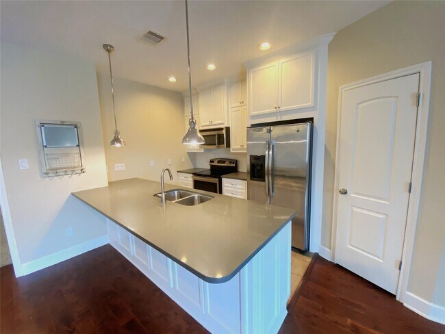 305 Felt Circle, Houston, TX 77011 photo 4
