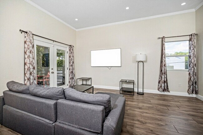 219 Utah St San Antonio, TX 78210 photo 3