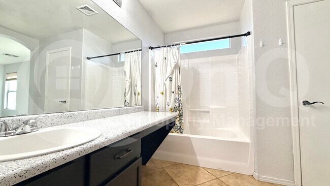 1103 E Grove St Phoenix, AZ 85040 photo 2