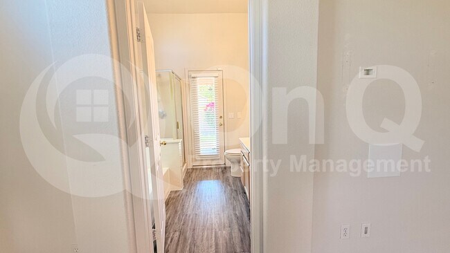 10335 N 58th Ln Glendale, AZ 85302 photo 4