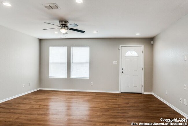 3743 Amber Leaf San Antonio, TX 78245 photo 4