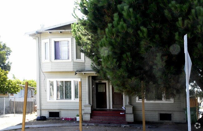 1700 92nd Avenue, Oakland, CA 94603 photo 2