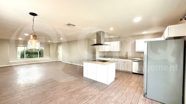 8634 E Rancho Vista Dr Scottsdale, AZ 85251 photo 4