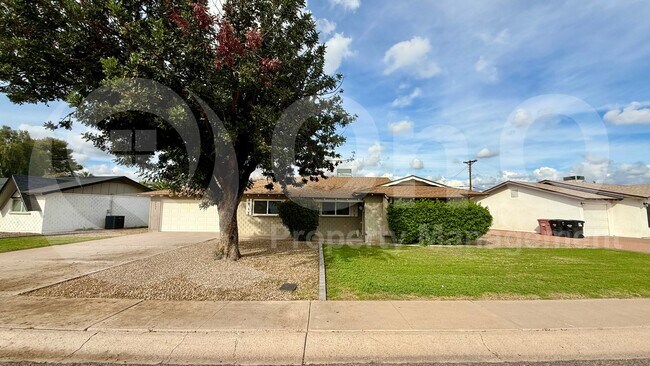 8634 E Rancho Vista Dr Scottsdale, AZ 85251 photo 2