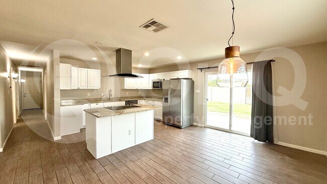 8634 E Rancho Vista Dr Scottsdale, AZ 85251 photo 5
