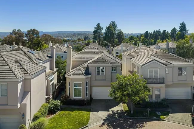 4 Mandalay Ct Redwood City, CA 94065 photo 2