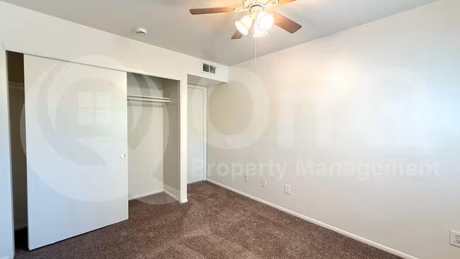 6717 N 44th Ave Glendale, AZ 85301 photo 2
