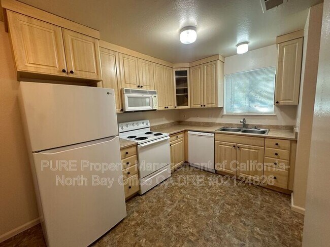 48 Lark Center Dr Santa Rosa, CA 95403 photo 3