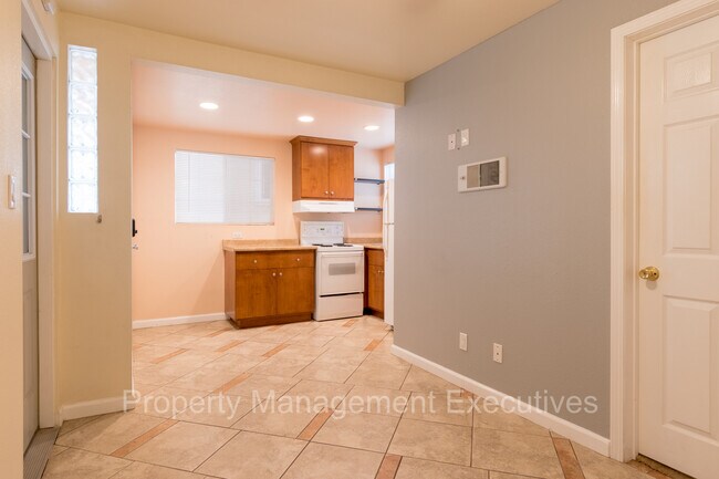 4335 1/2 Louisiana St San Diego, CA 92104 photo 2
