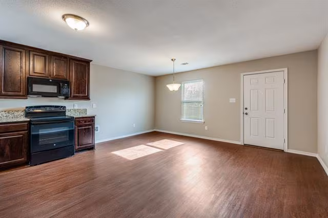 1824 Village Park Trail, Burleson, TX 76028 photo 2
