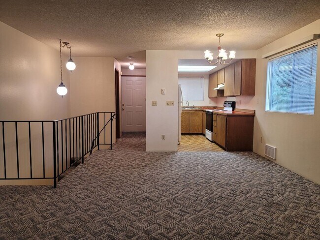 1112 Shorewood Dr Bremerton, WA 98312 photo 3