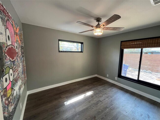 5802 Woodrow Ave Austin, TX 78756 photo 3