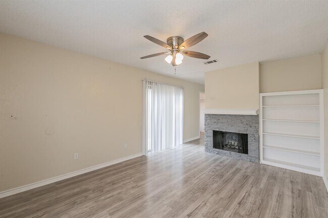 2760 Parkchester Drive, Arlington, TX 76015 photo 3