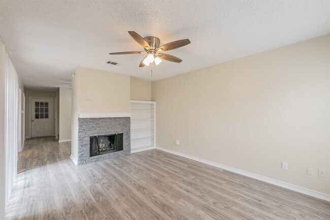 2760 Parkchester Drive, Arlington, TX 76015 photo 2