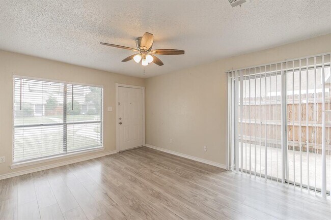 2760 Parkchester Drive, Arlington, TX 76015 photo 4