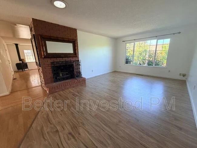 1713 Mariposa Dr Santa Rosa, CA 95405 photo 2