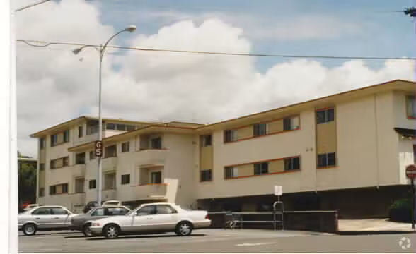 Park Plaza Apartments photo 2