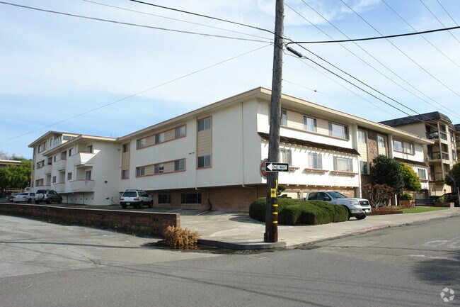 Park Plaza Apartments photo 3