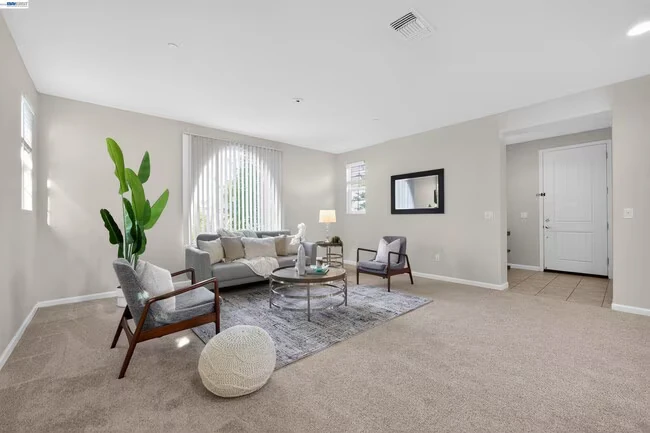 1005 S Fowler Ln Tracy, CA 95391 photo 3
