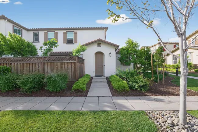 1005 S Fowler Ln Tracy, CA 95391 photo 2