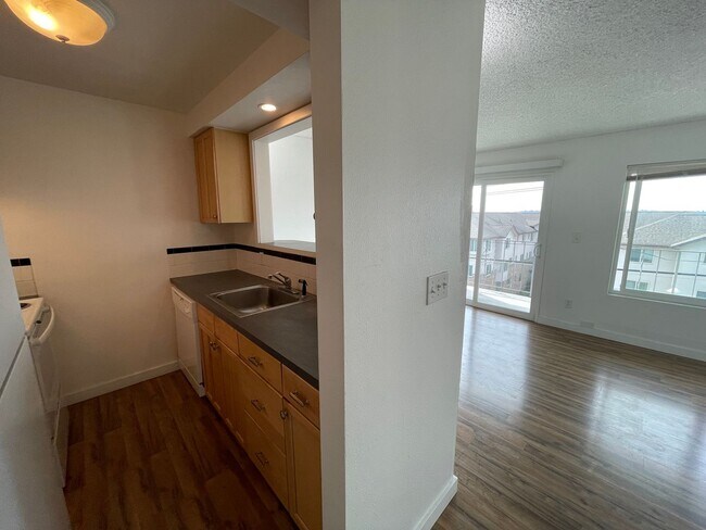 Bayview Apartments photo 2